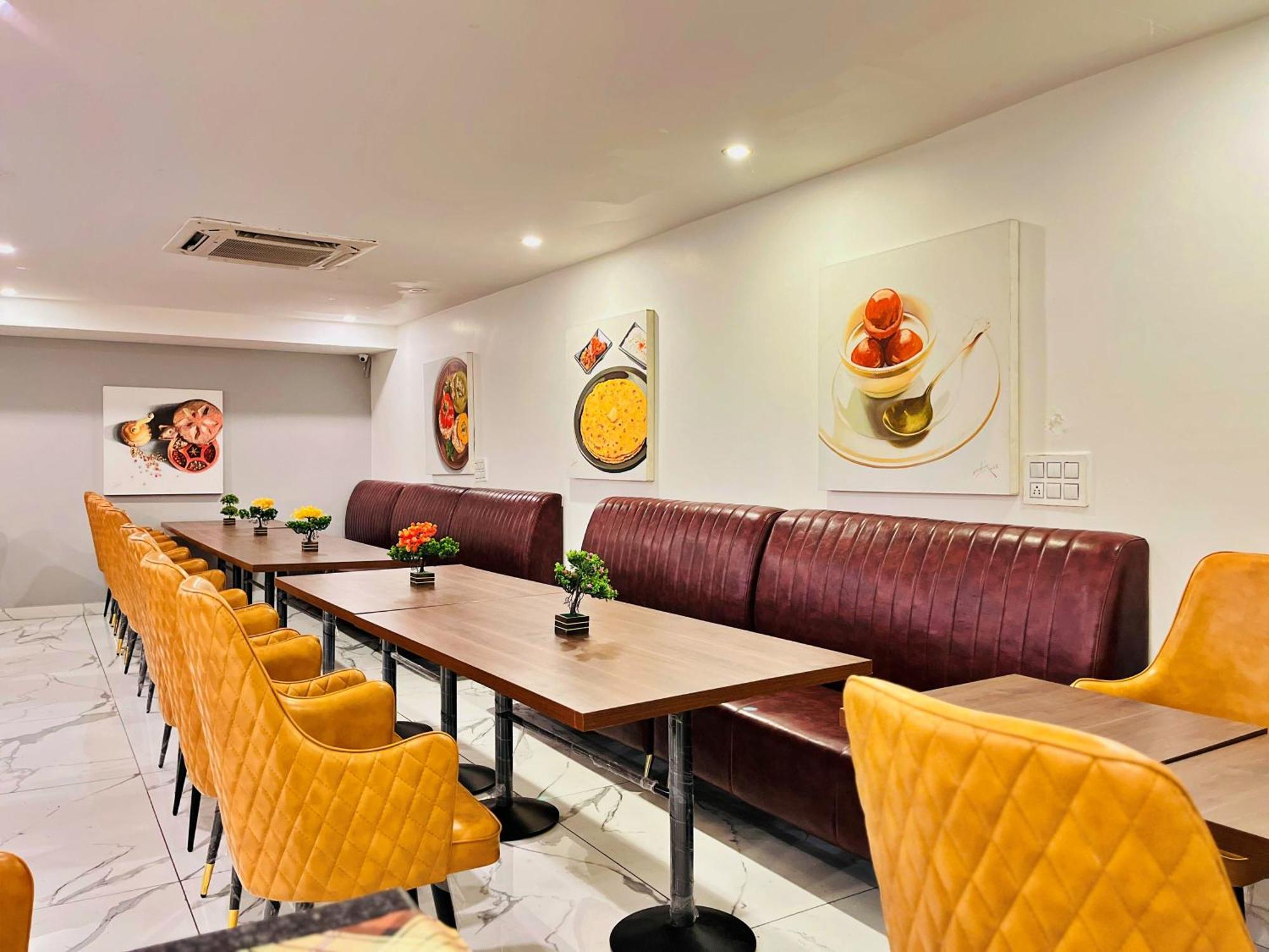 Aamantran Residency Hotel, Sohna Road, Sector 49, Gurugram Gurgaon Exterior photo