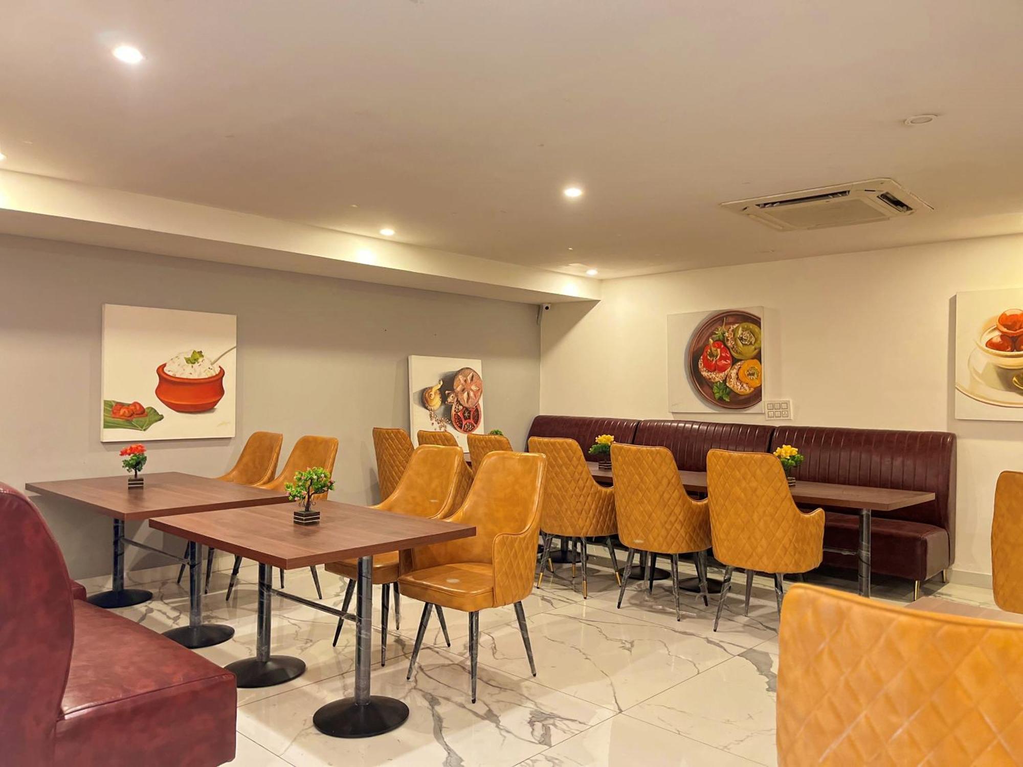 Aamantran Residency Hotel, Sohna Road, Sector 49, Gurugram Gurgaon Exterior photo