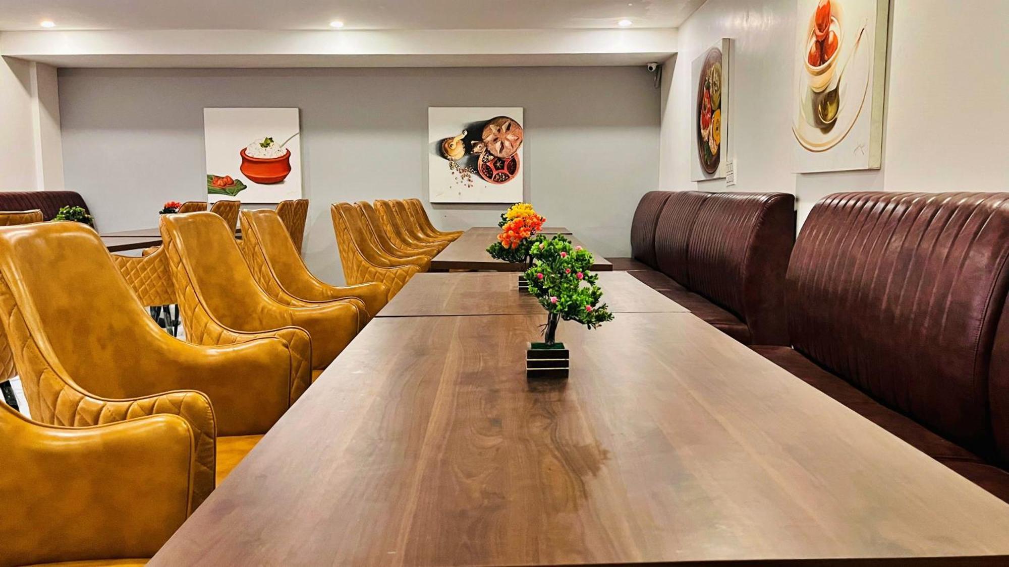 Aamantran Residency Hotel, Sohna Road, Sector 49, Gurugram Gurgaon Exterior photo