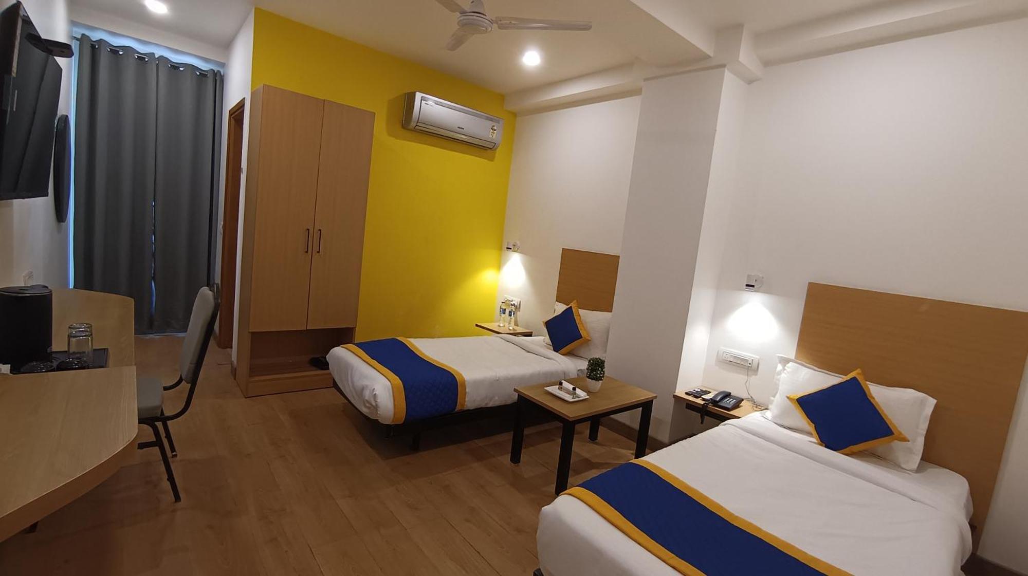 Aamantran Residency Hotel, Sohna Road, Sector 49, Gurugram Gurgaon Exterior photo