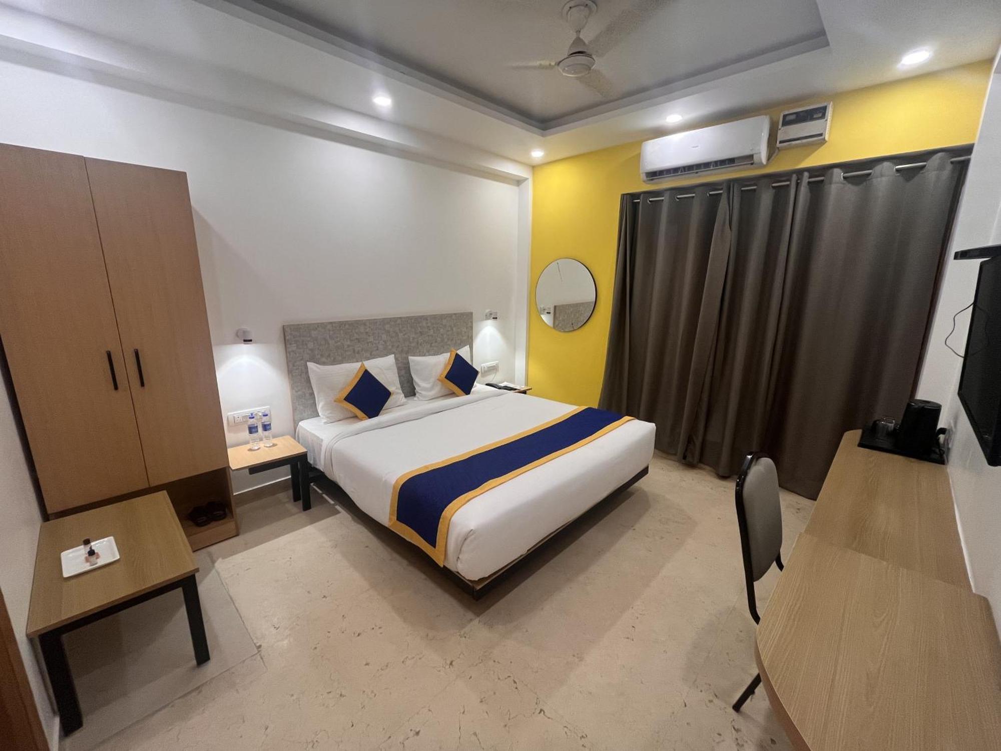 Aamantran Residency Hotel, Sohna Road, Sector 49, Gurugram Gurgaon Exterior photo