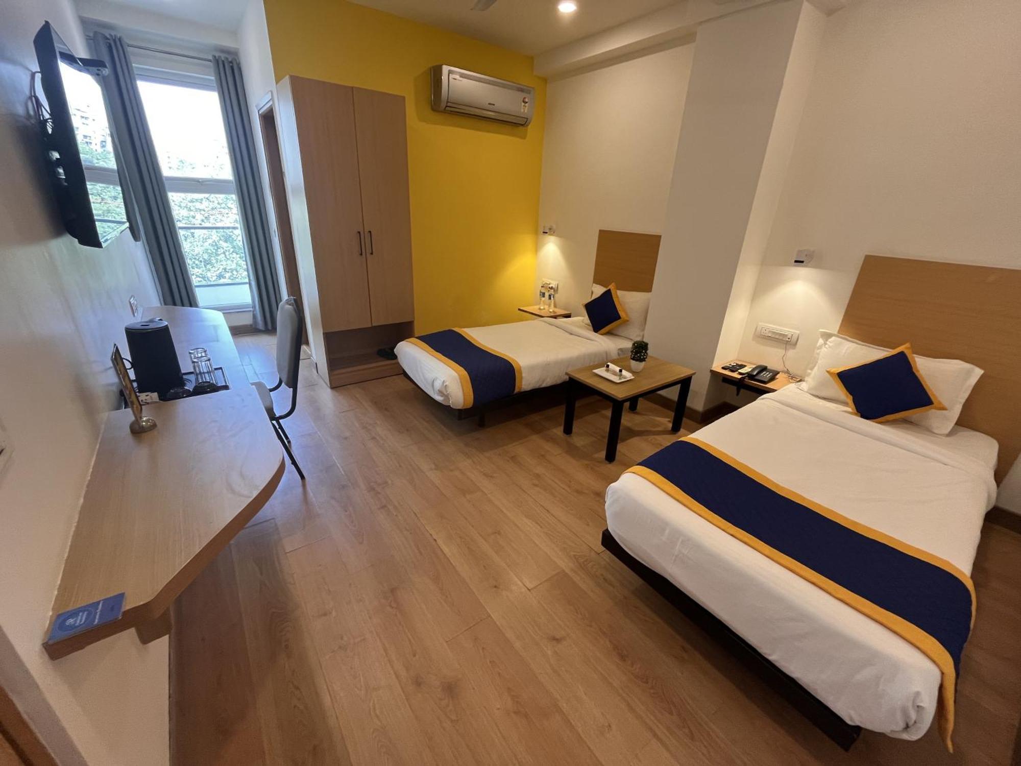 Aamantran Residency Hotel, Sohna Road, Sector 49, Gurugram Gurgaon Exterior photo