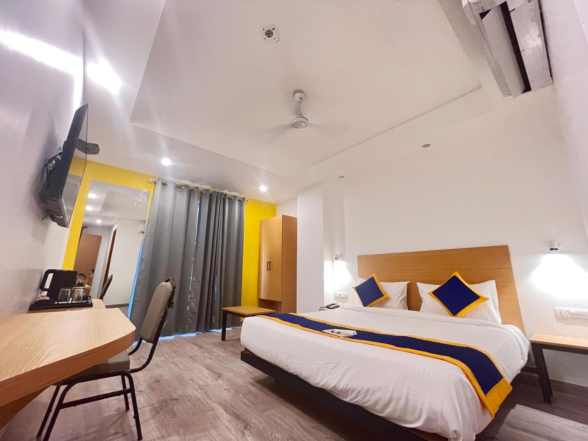 Aamantran Residency Hotel, Sohna Road, Sector 49, Gurugram Gurgaon Exterior photo