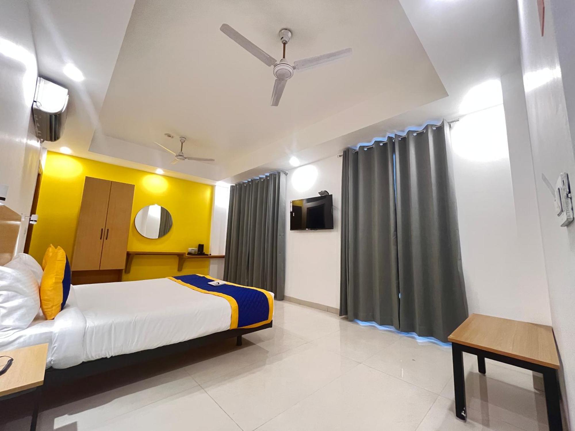 Aamantran Residency Hotel, Sohna Road, Sector 49, Gurugram Gurgaon Exterior photo