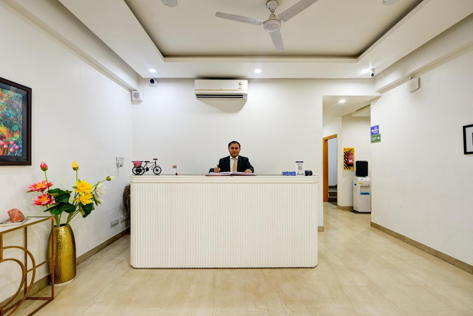Aamantran Residency Hotel, Sohna Road, Sector 49, Gurugram Gurgaon Exterior photo