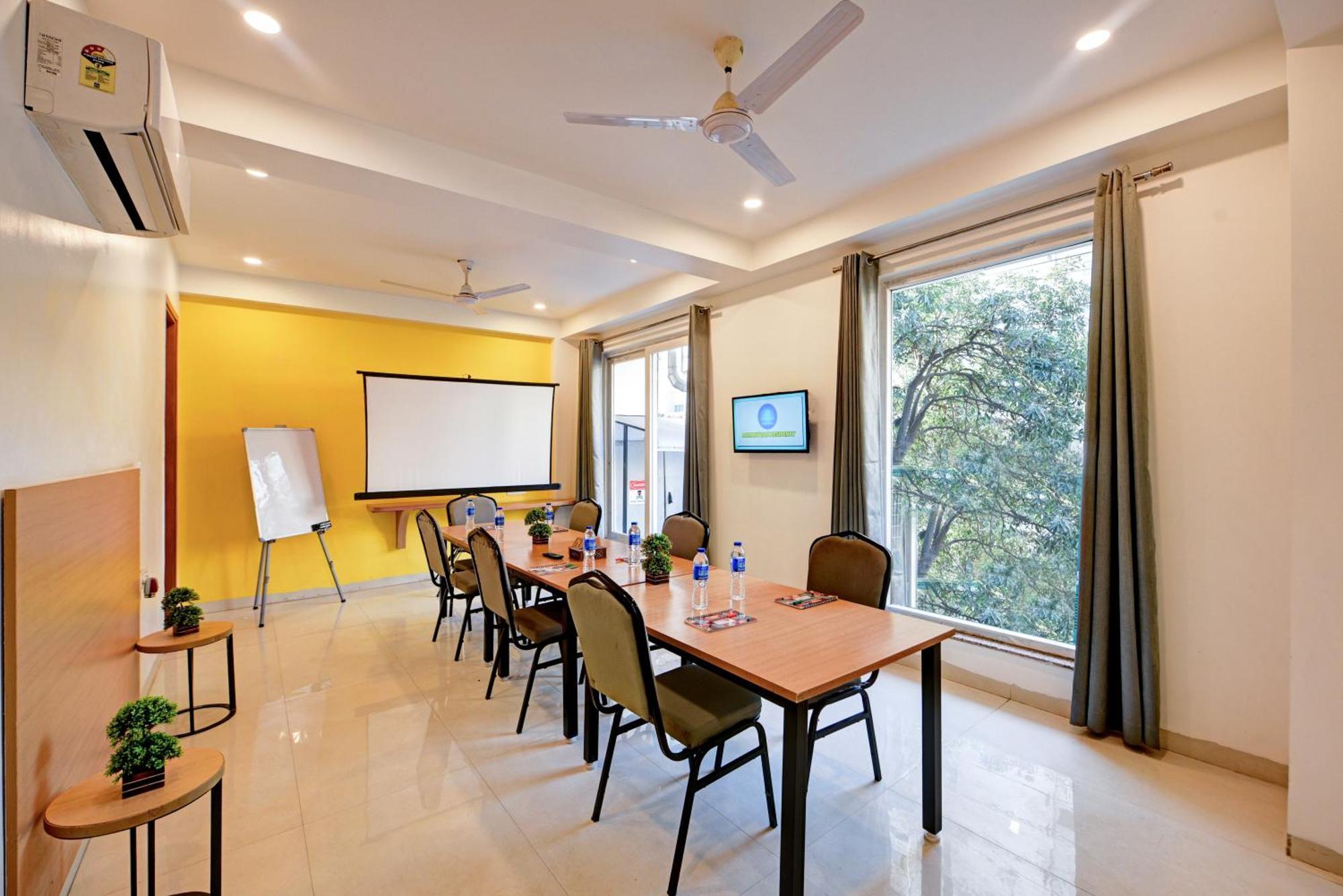 Aamantran Residency Hotel, Sohna Road, Sector 49, Gurugram Gurgaon Exterior photo