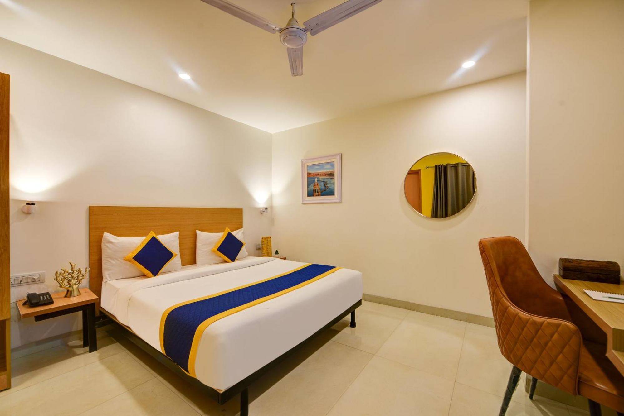 Aamantran Residency Hotel, Sohna Road, Sector 49, Gurugram Gurgaon Exterior photo