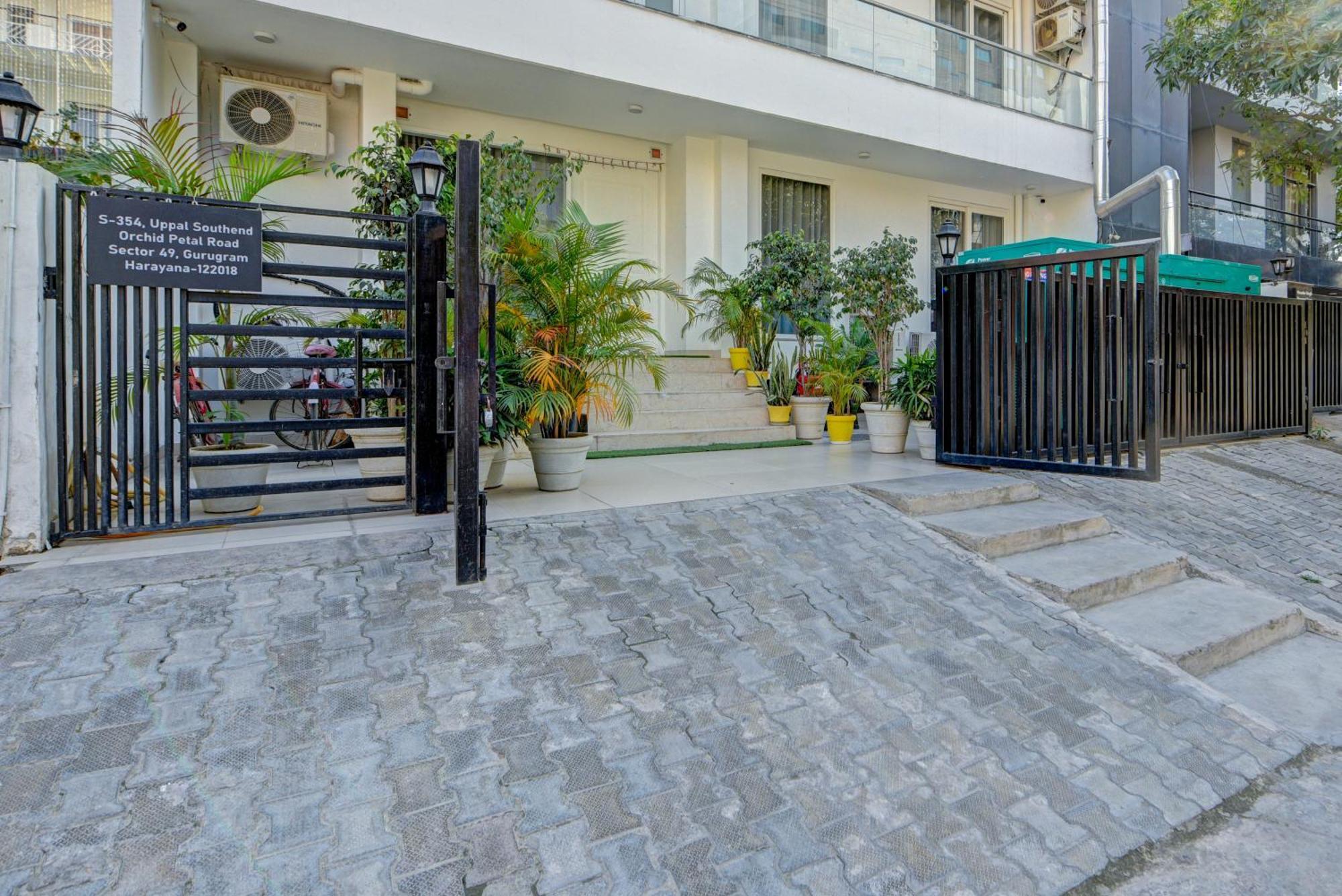Aamantran Residency Hotel, Sohna Road, Sector 49, Gurugram Gurgaon Exterior photo