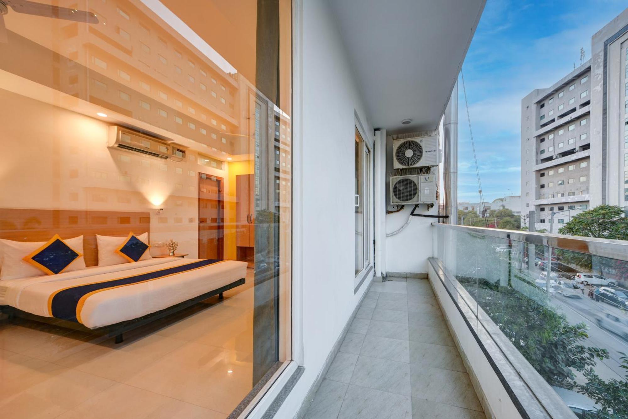 Aamantran Residency Hotel, Sohna Road, Sector 49, Gurugram Gurgaon Exterior photo