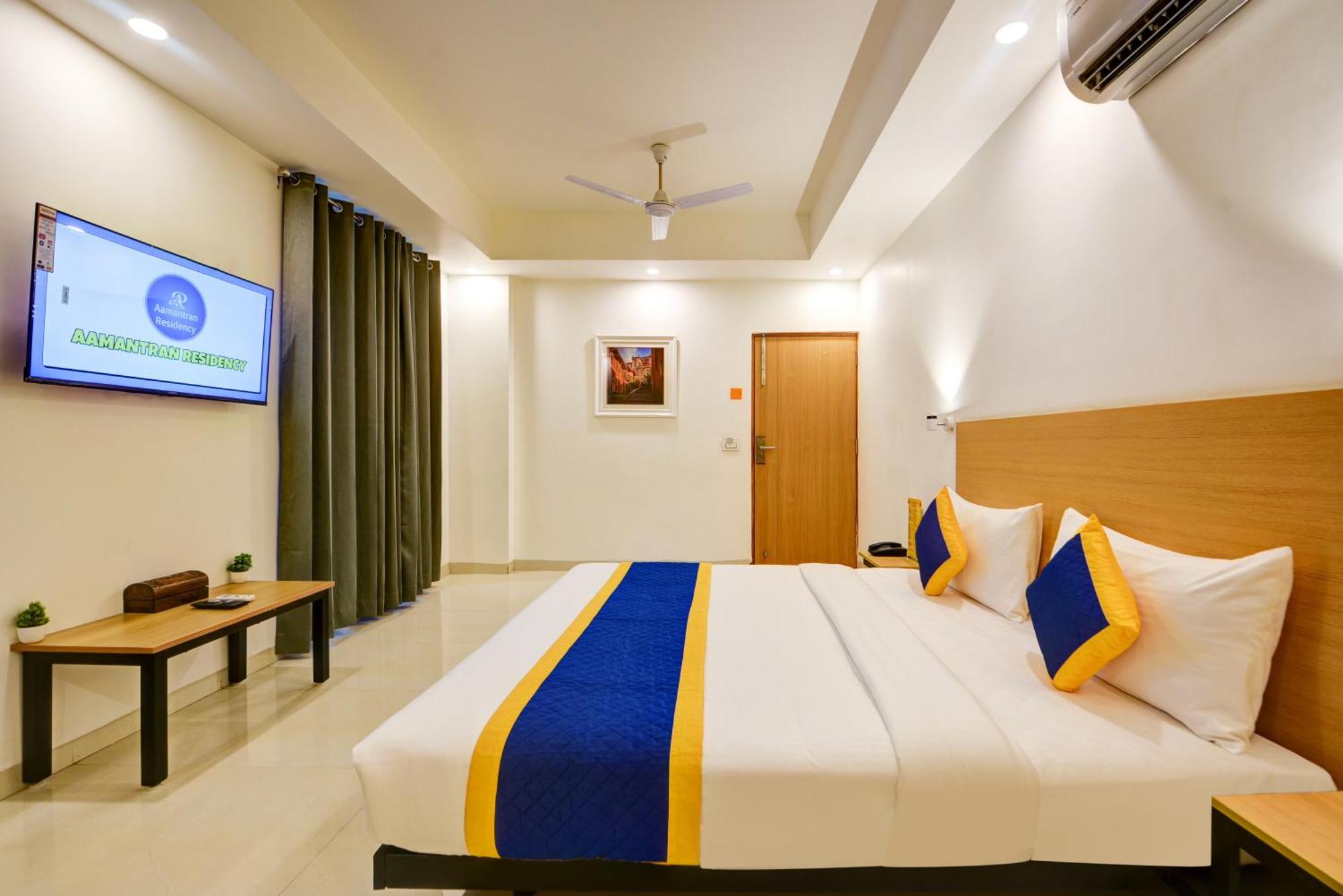 Aamantran Residency Hotel, Sohna Road, Sector 49, Gurugram Gurgaon Exterior photo